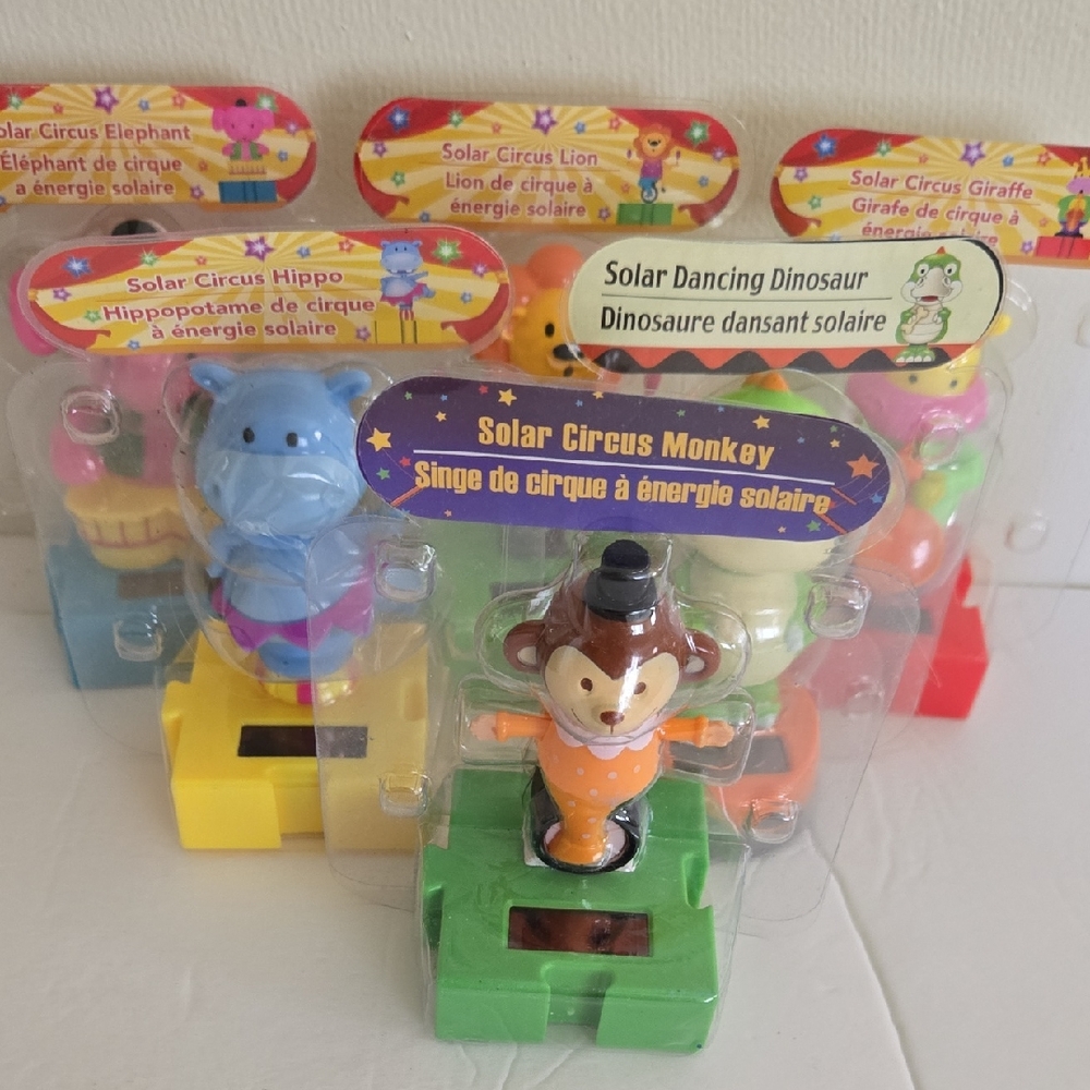 Solar 6 Circus Monkey Lion Elephant Frog Giraffe Hippo Green and Orange